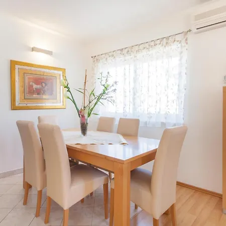 Nice Apartment In Trogir