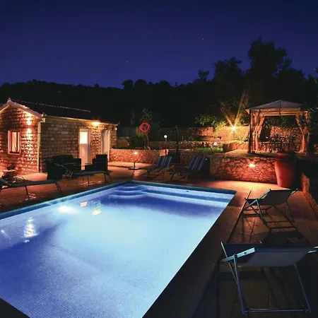 شقة Svlazara تروغير