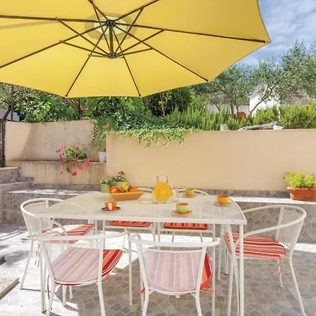 Svlazara Трогір