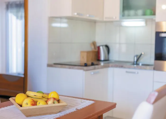 Svlazara Трогір