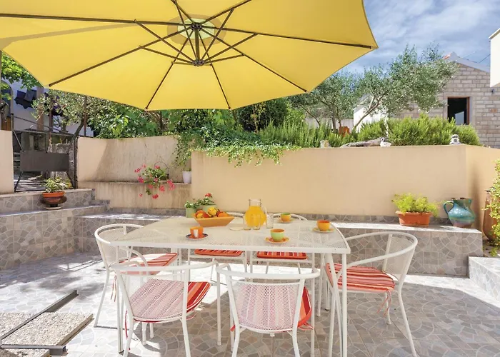 Svlazara Трогір